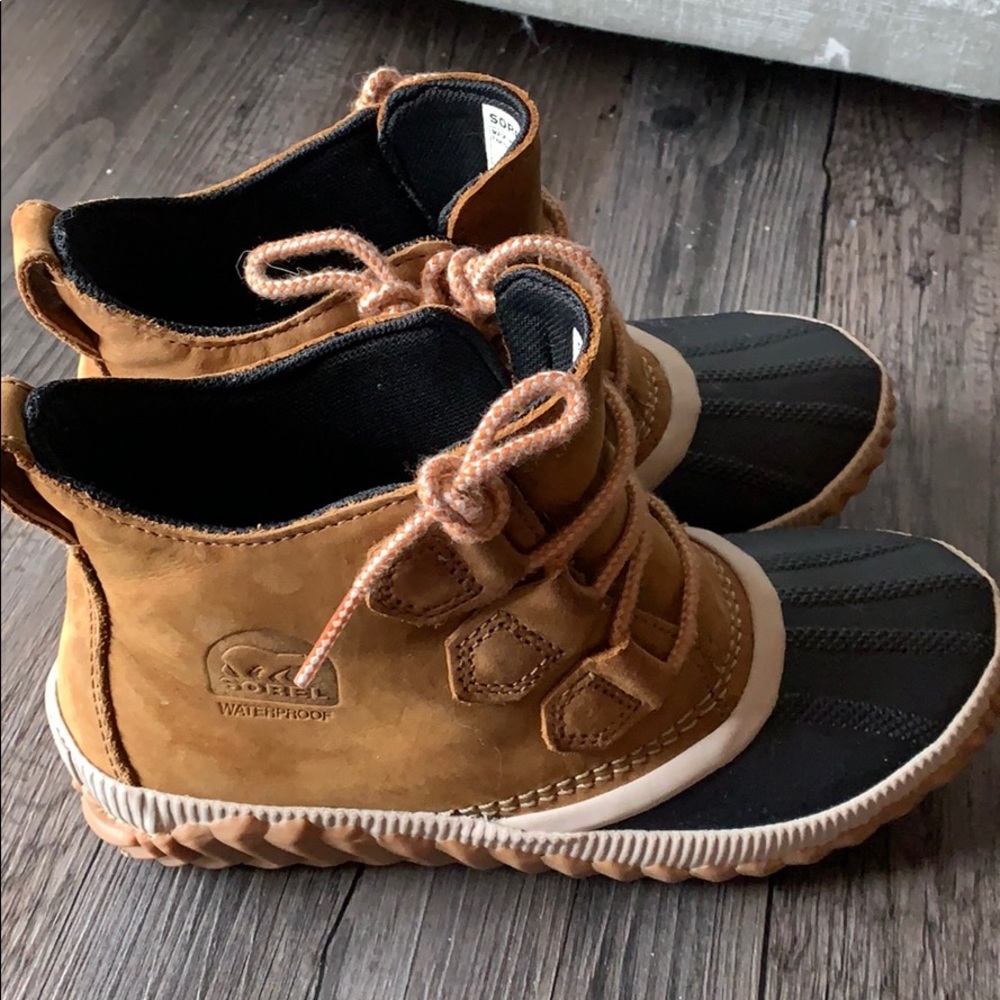 Sorel Out and About Rainboot